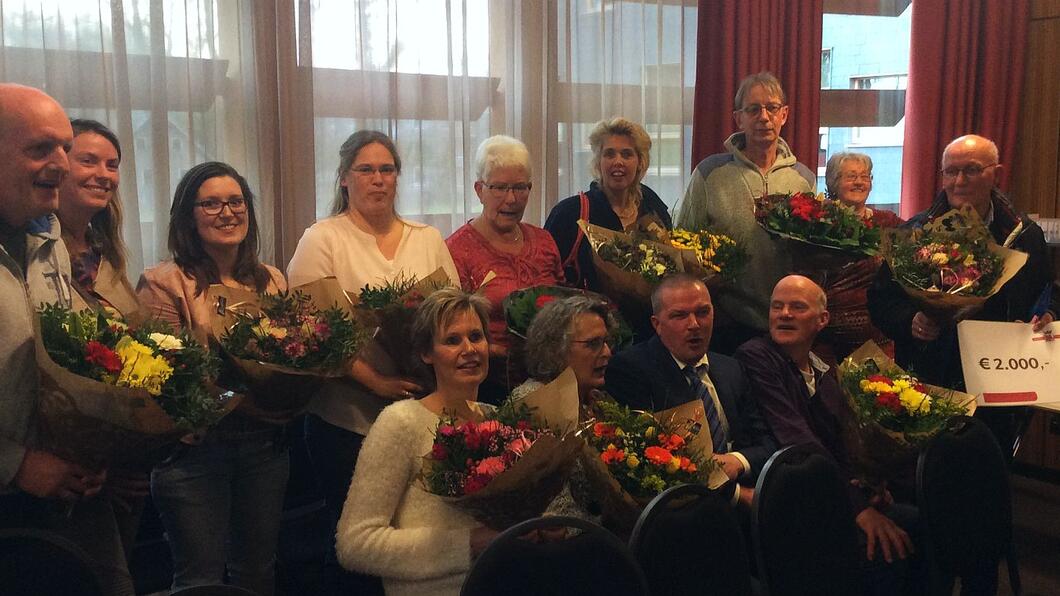 De vrijwilligers van It Plômke, de winnaars van de Vrijwilligersprijs 2016